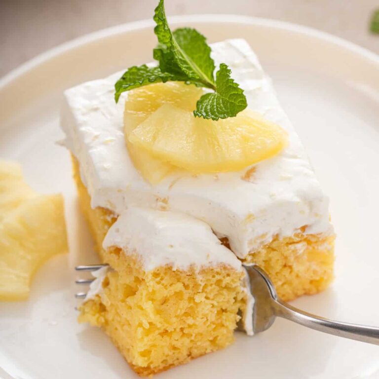 Easy Pineapple Cake – A Delightful Treat for Any Occasion