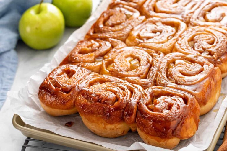 Caramel Apple Cinnamon Rolls: A Delicious Indulgence