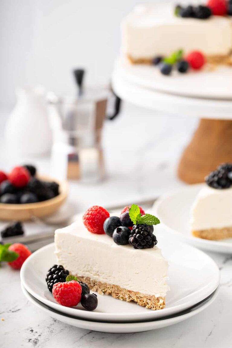 No-Bake Frozen Cheesecake – A Delightful Treat for Anytime Enjoyment