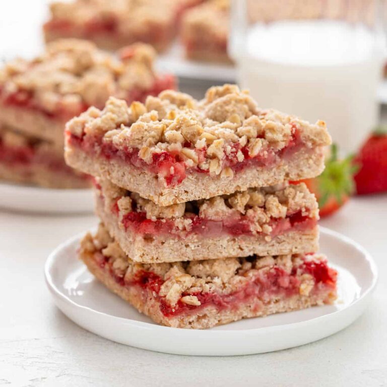 Delicious Strawberry Oatmeal Bars Recipe