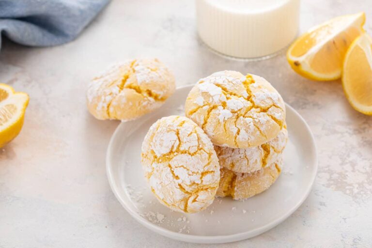 Delightful Lemon Crinkle Cookies – A Simple Baking Treat