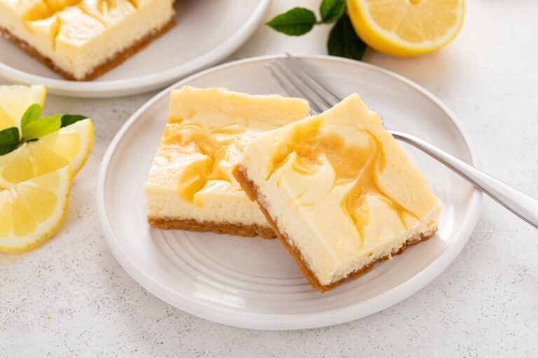 Lemon Cheesecake Bars: A Delicious Baking Delight